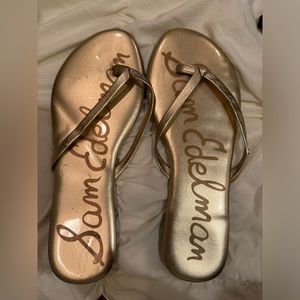 Sam Edelman Women’s metallic gold flip flops